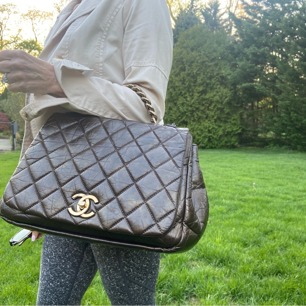 CHANEL Quilted Shoulder Bag in Dark Brown with Gold Hardware - Picture 14 of 16